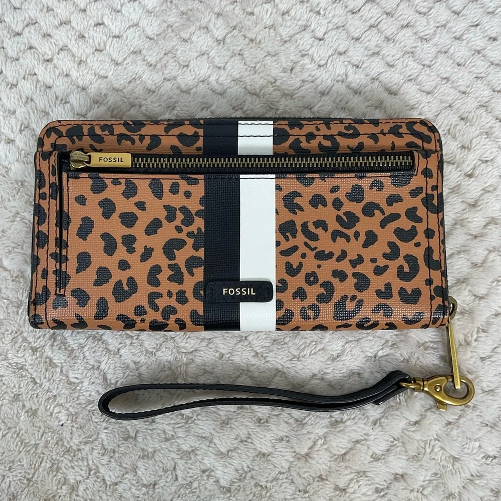 Fossil Logan Cheetah Print Zip Around Wallet